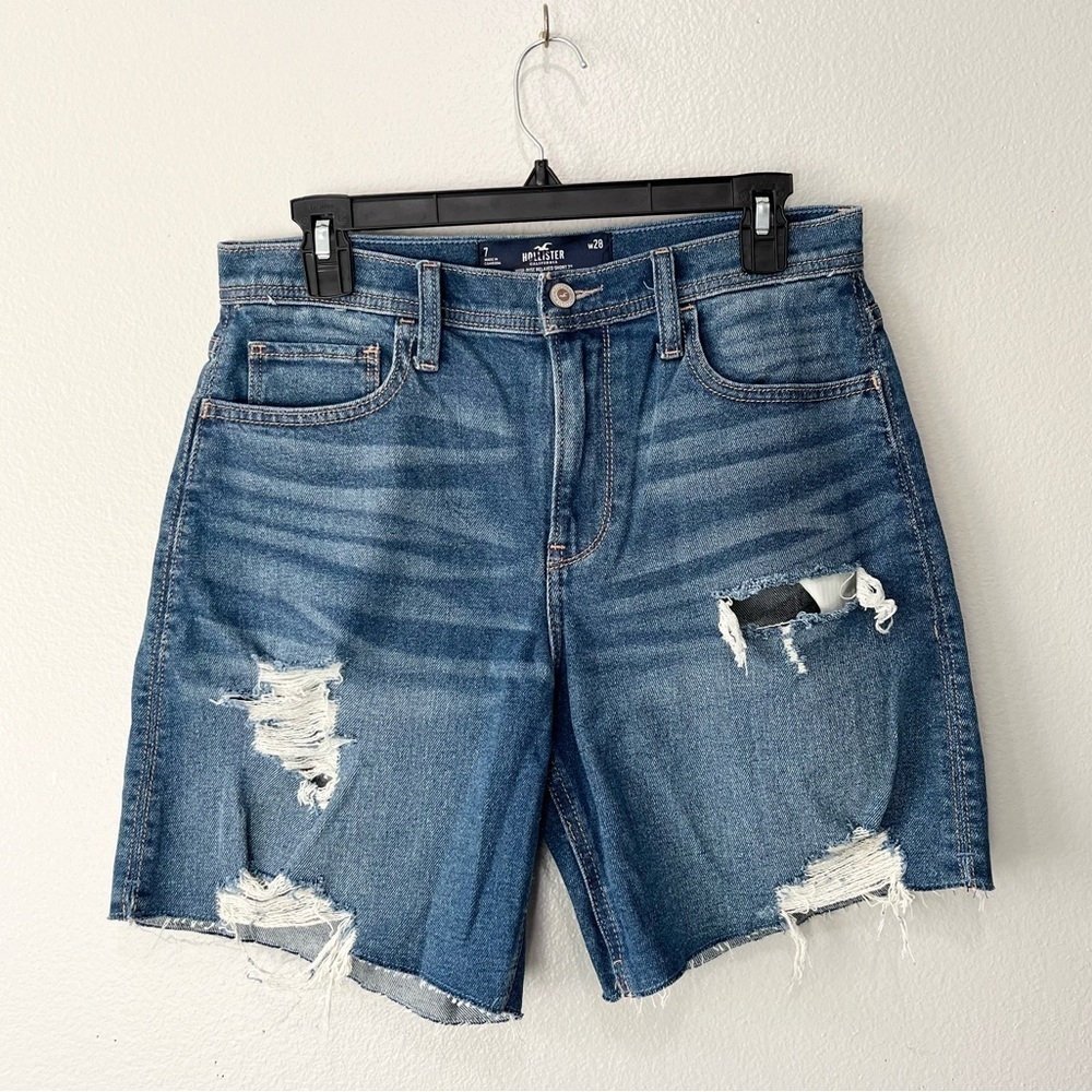 HOLLISTER- High Rise Relaxed Distressed Blue Denim Shorts Size 7 w28